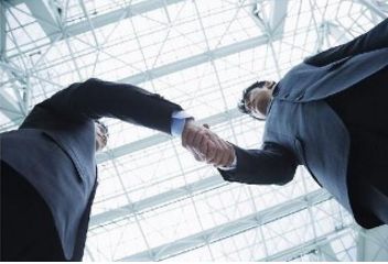 小编教你《庆余年》是如何被盗版的。