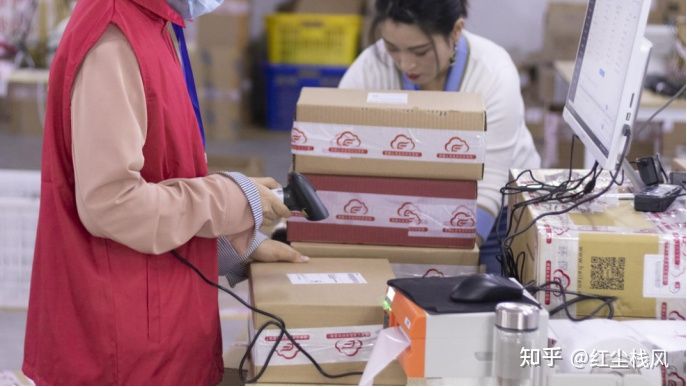 山寨货摇身一变成名牌？直播间“骨折价”的猫腻