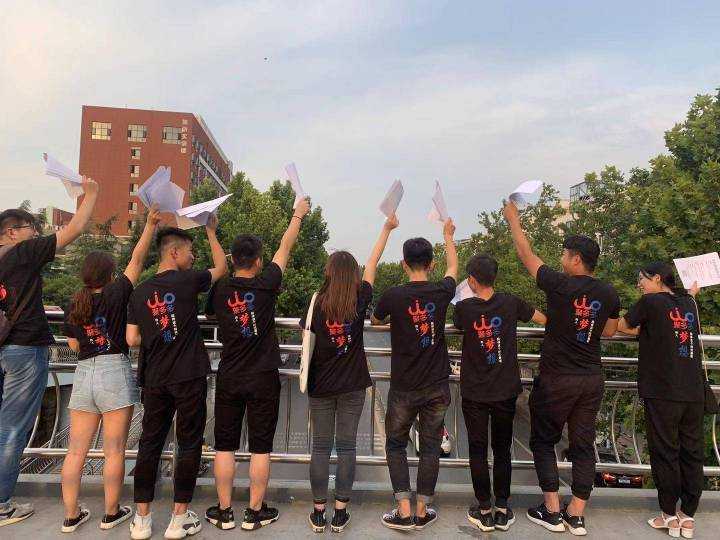 抖音直播游戏教程_抖音直播日入上千